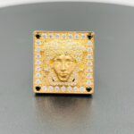 Sello cuadrado medusa y circonitas