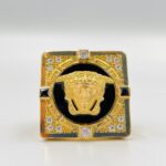Sello cuadrado greca medusa onix y circonitas